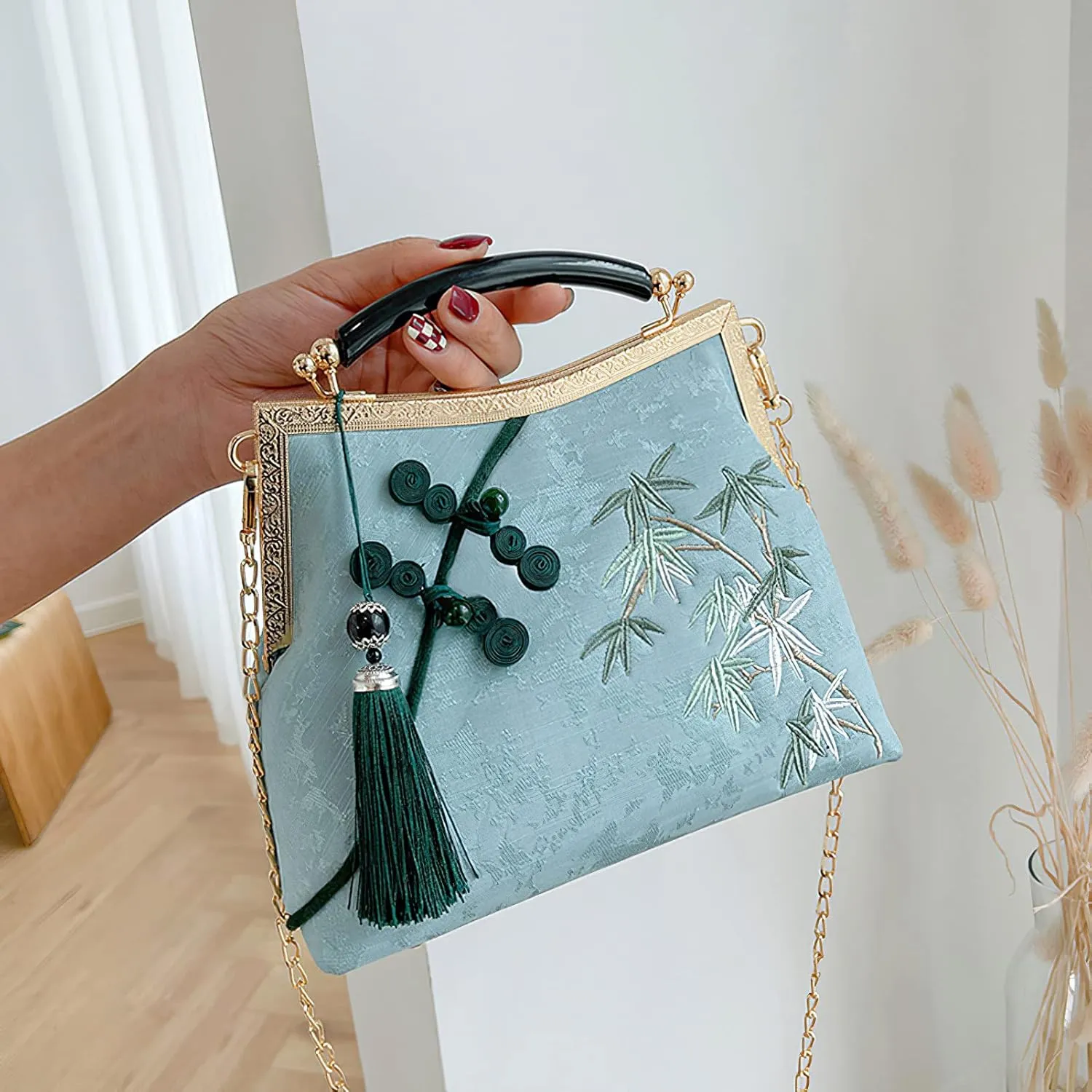 Women's Chinese Style Embroidered Purse Vintage Clutch Handbag with Tassel Pendant Hanfu Crossbody Bag